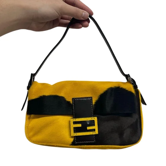 Fendi ショルダーバッグ ブラック/イエロー Fendi | Bags | Fendi Yellow And Black Leather Shoulder Bag With